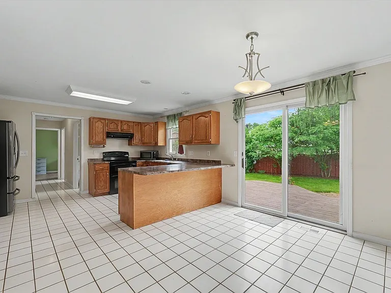 2401 Peppertree Pl — Photo 7