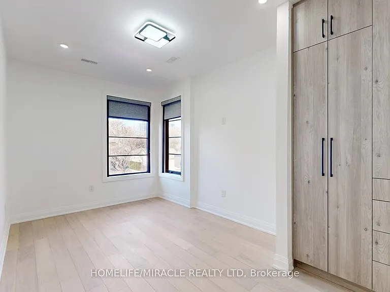 150 Stewart St — Photo 11