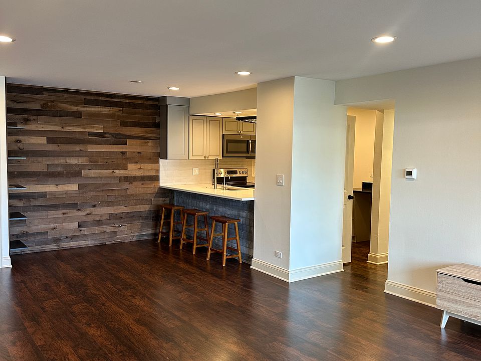 1st image of 1900 Plum Grove Rd #1