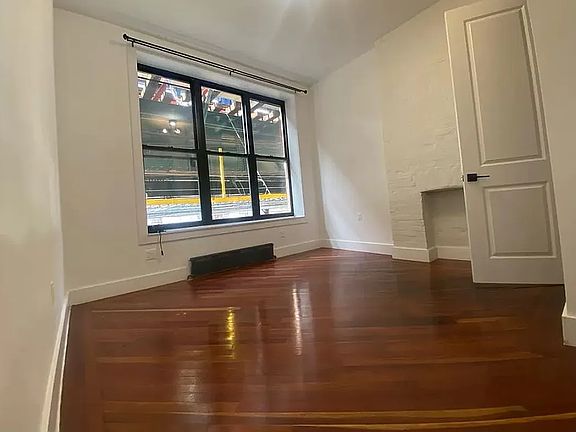 3rd image of 1945 Broadway APT 1