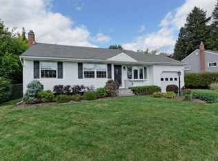 11 Chateau Ct, Loudonville, NY 12211