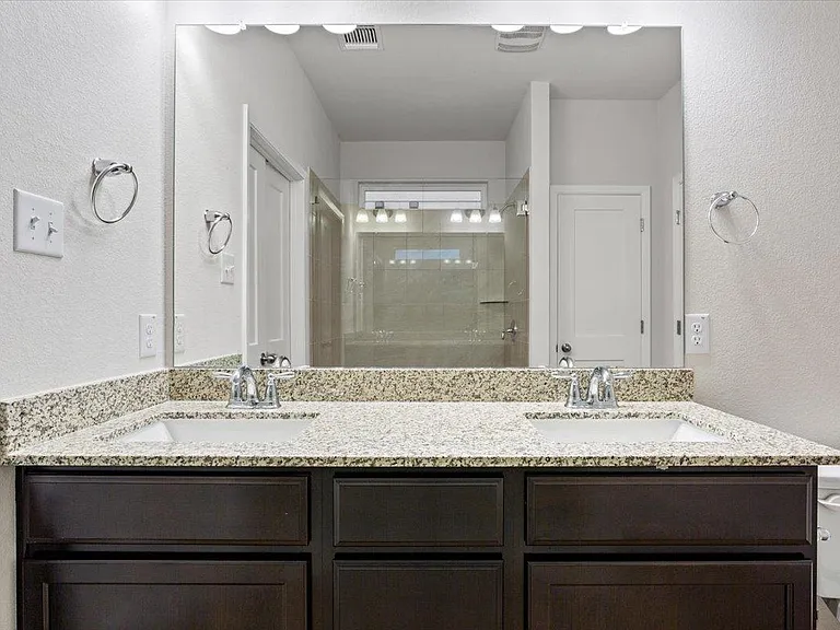 2720 Fox River Dr — Photo 13