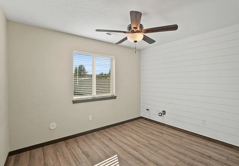 1952 W Yaquina Dr — Photo 19