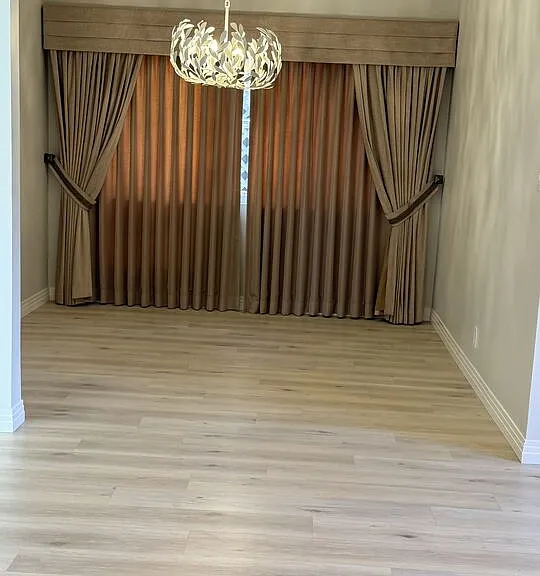 221 N Bowling Green Way — Photo 15
