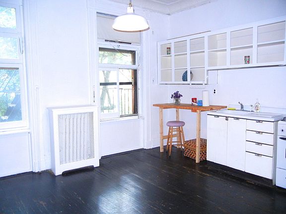 5th image of 11 Tompkins Pl #2