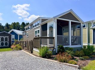 44 Stepping Stone Ln, Flat Rock, NC 28731