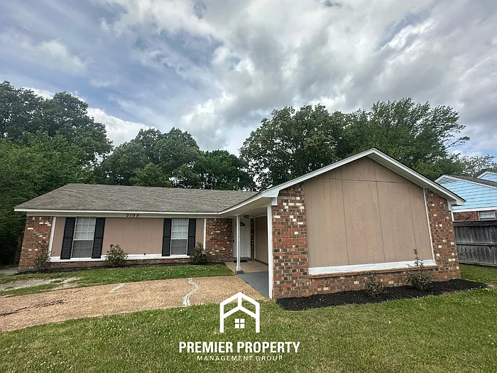2105 Woodfield Park Rd — Photo 1