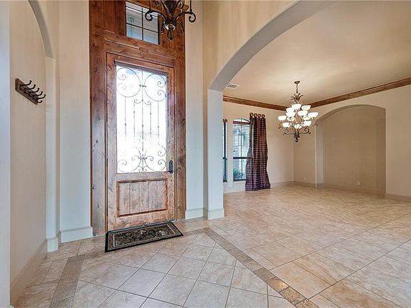 5th image of 1002 La Ventana Dr