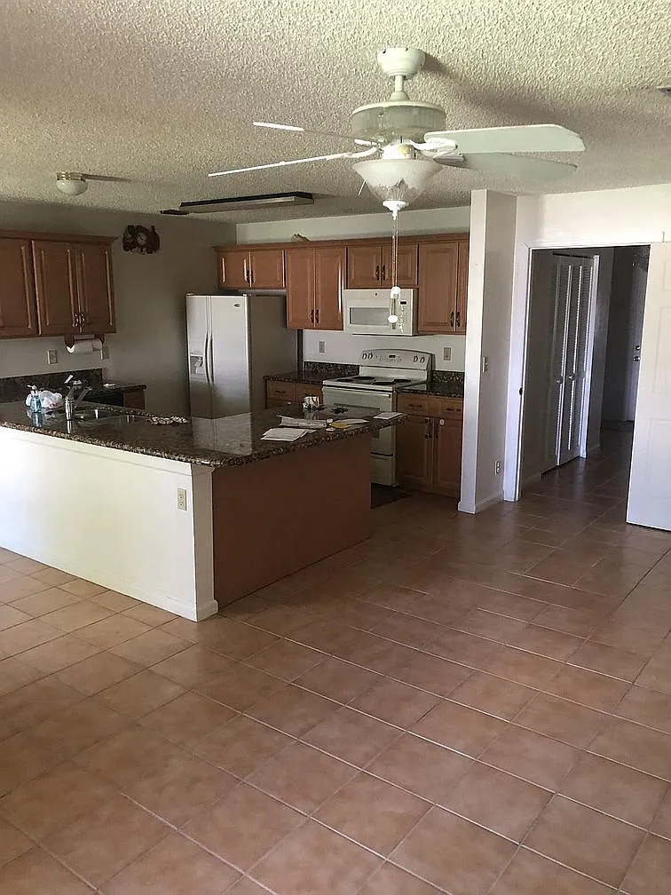 1 bed, 1000 sqft, $975 — Photo 2