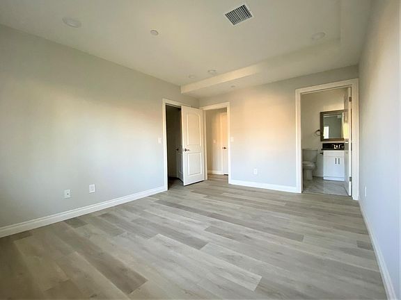 3rd image of 407 N Harvard Blvd
