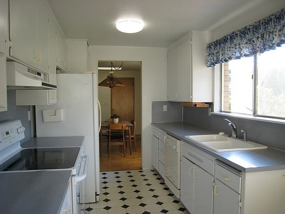 4th image of 6404 233rd Pl SW