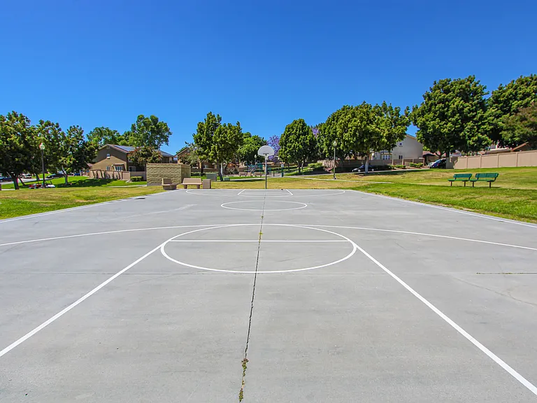 Aero Ridge - Military Housing — Photo 19