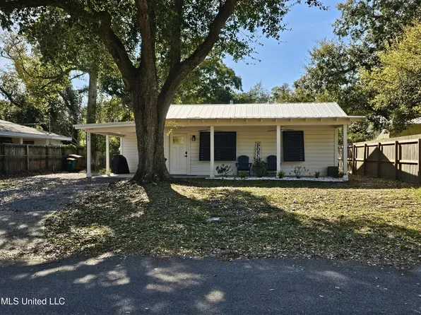 135 Eleanor Ave, Pass Christian, MS 39571