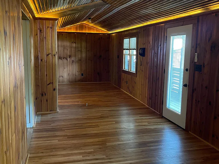 9587C Greenville Hwy — Photo 7
