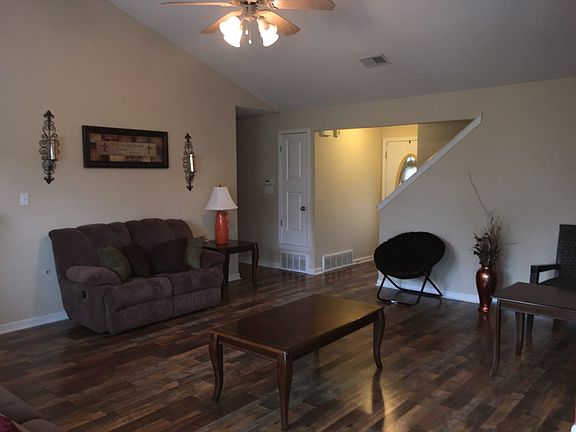 3rd image of 108 Magnolia Cir
