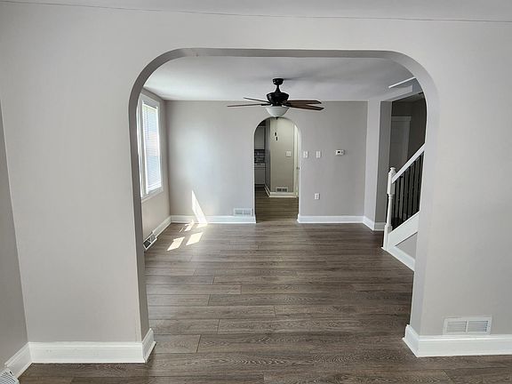 3rd image of 15138 Woodlawn Ave Unit 0