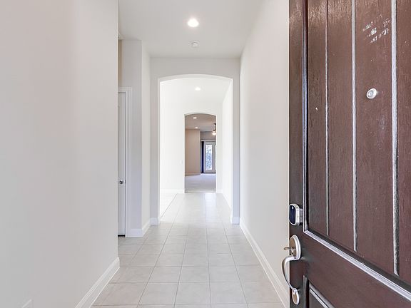 4th image of 16420 Horse Trap Ln