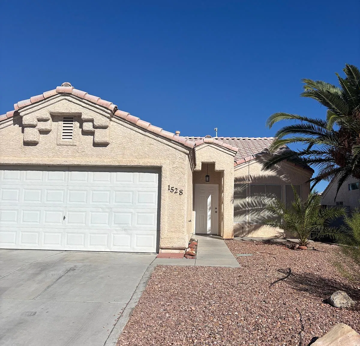 3 bed, 1107 sqft, $1,800 — Photo 1