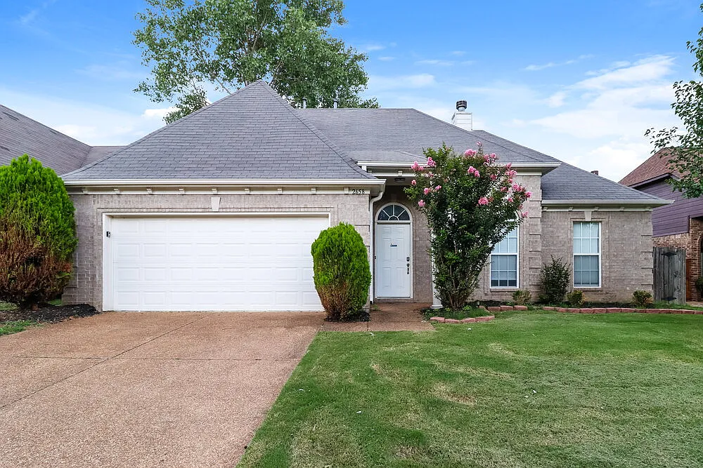 3 bed, 2.0 bath, 1376 sqft, $1,810 — Photo 1