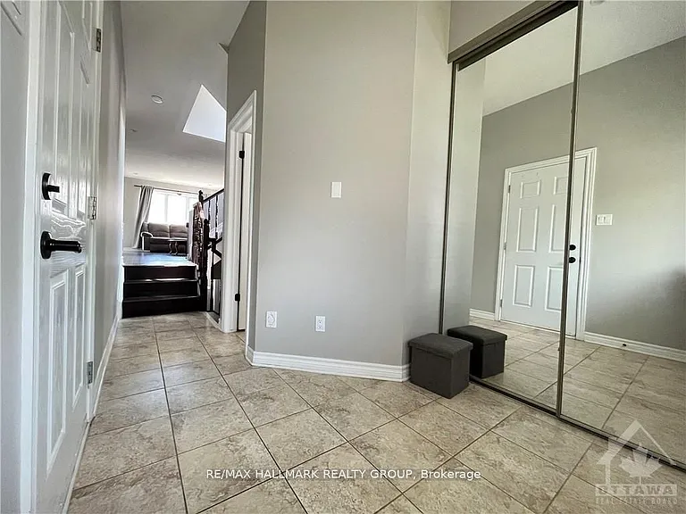 110 Garrity Cres — Photo 3