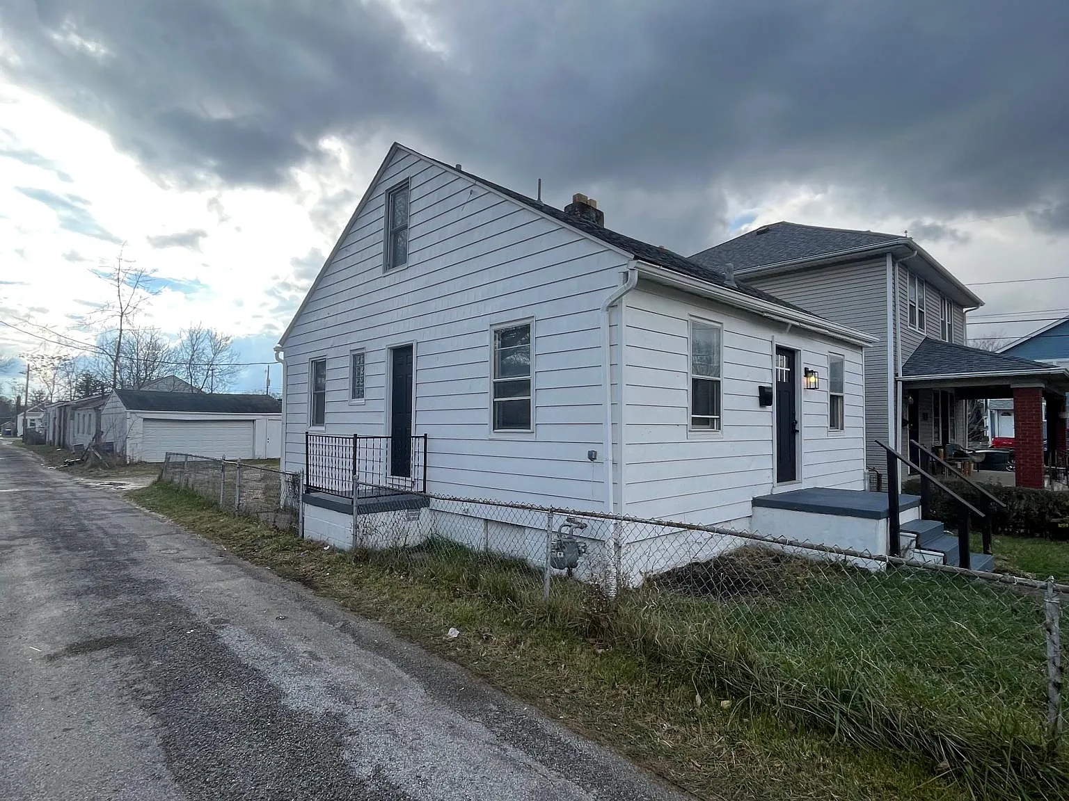 3 bed, 947 sqft, $1,550 — Photo 2
