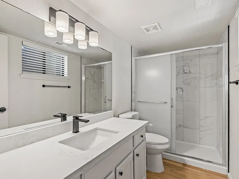 3325 E Lockett Rd — Photo 54