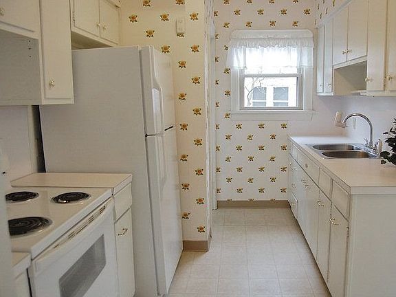 5th image of 510 Townview Cir E