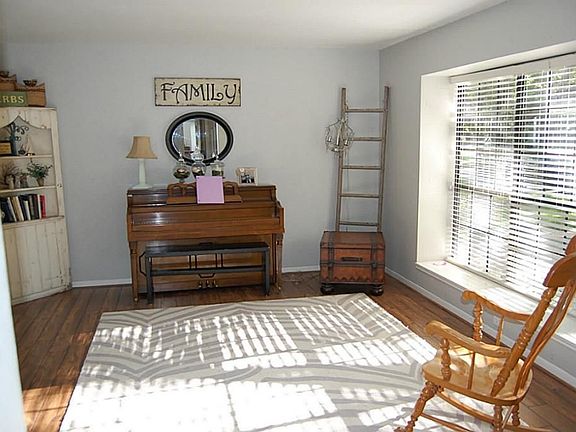 FRONT LIVING ROOM/STUDY