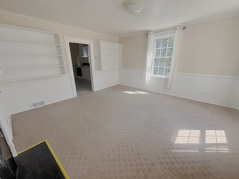 57 Fairfield Ave — Photo 2