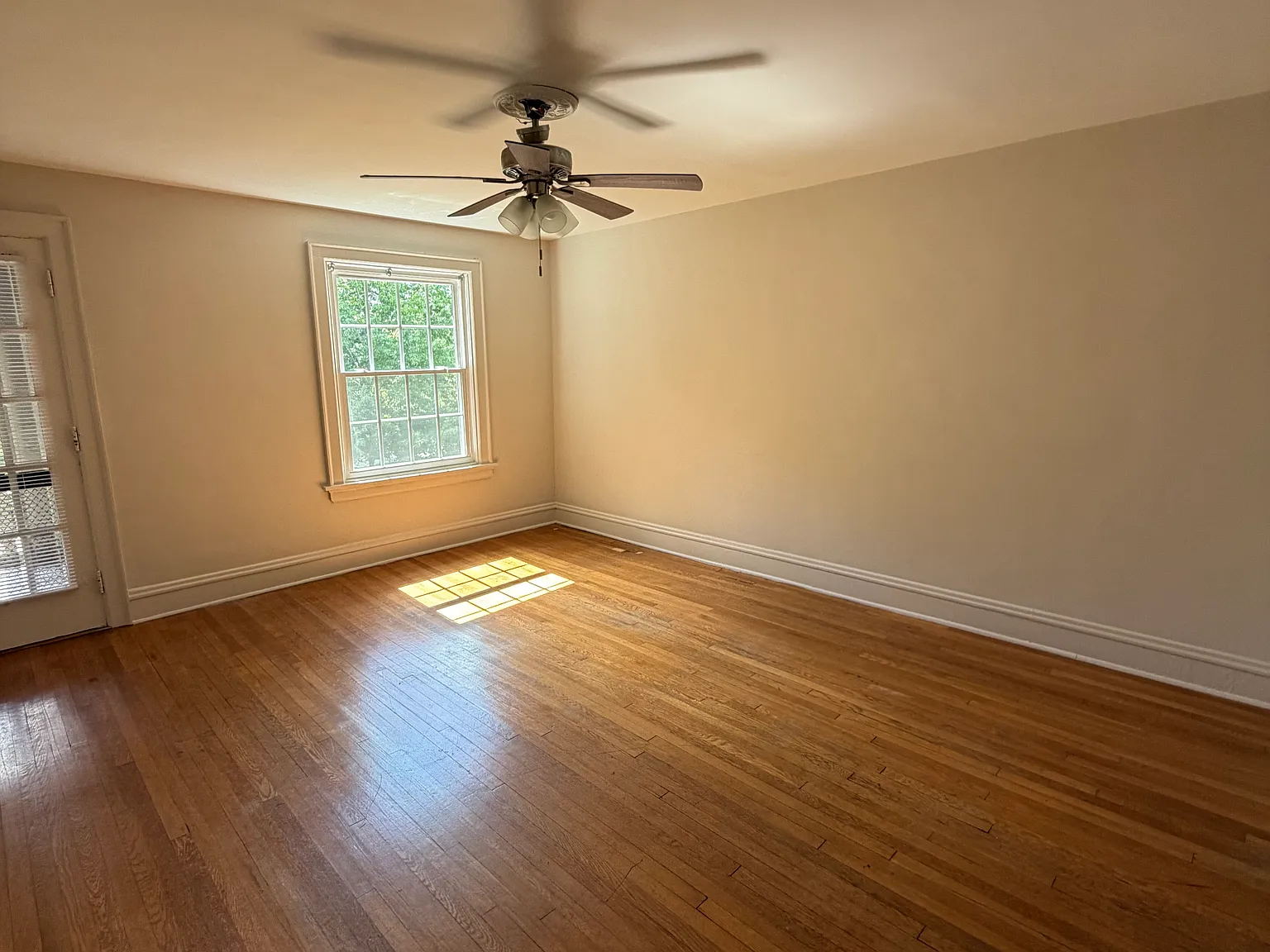 3 bed, 1200 sqft, $1,850 — Photo 2