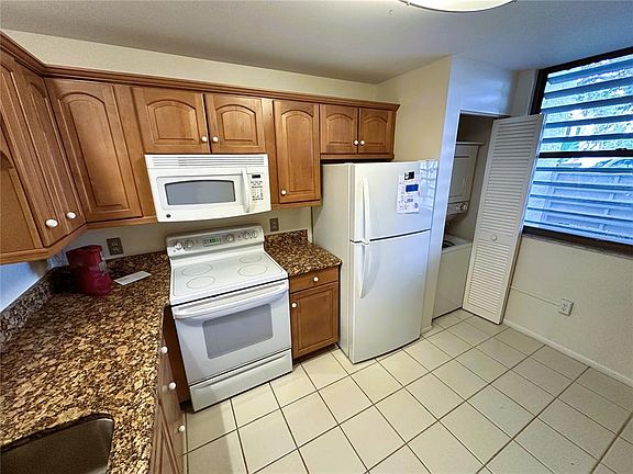 3rd image of 645 WOODLAWN DRIVE