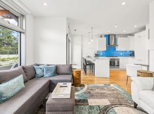 916 Lyall St #107, Esquimalt, BC