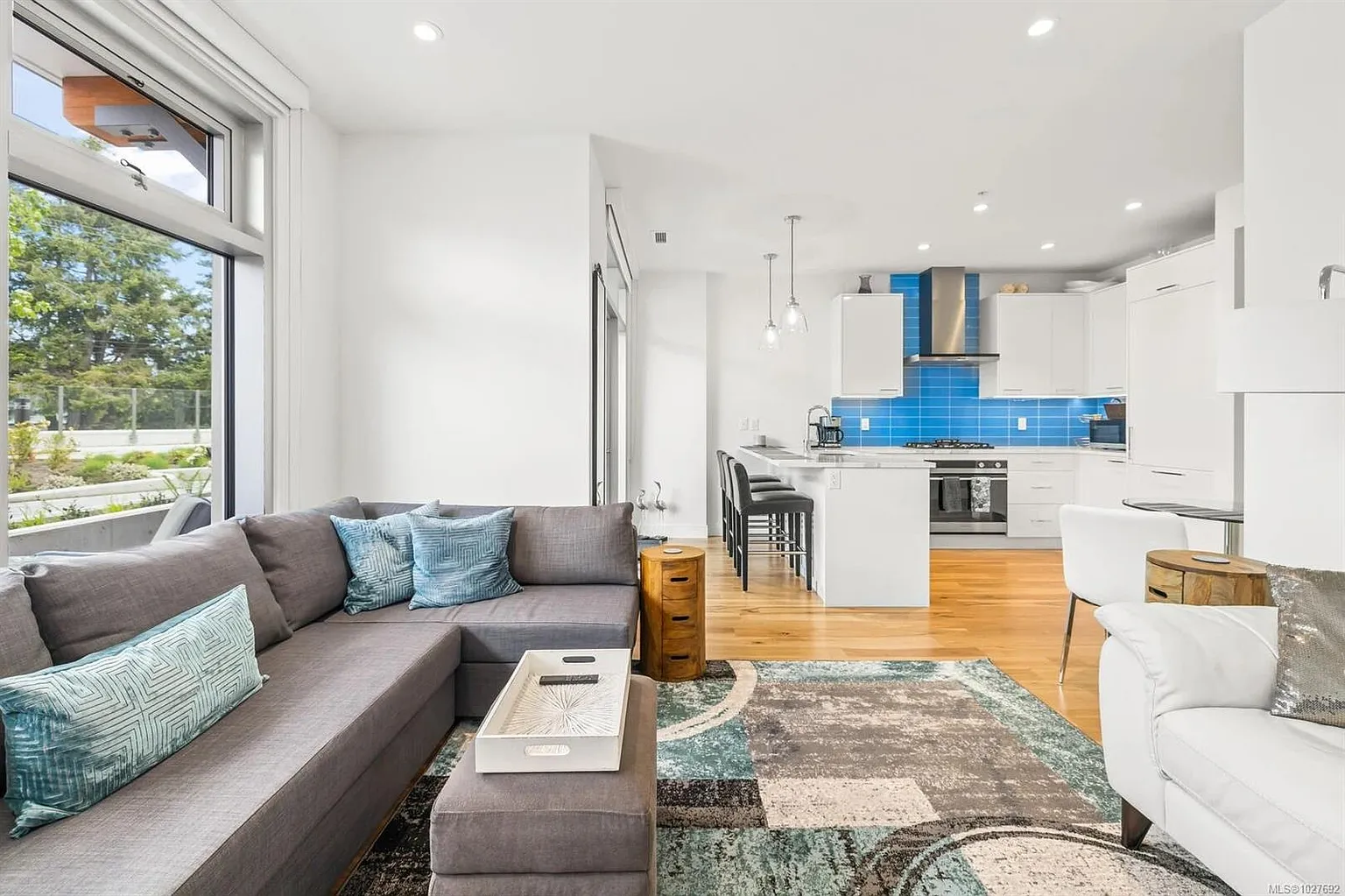 916 Lyall St #107 photo 1