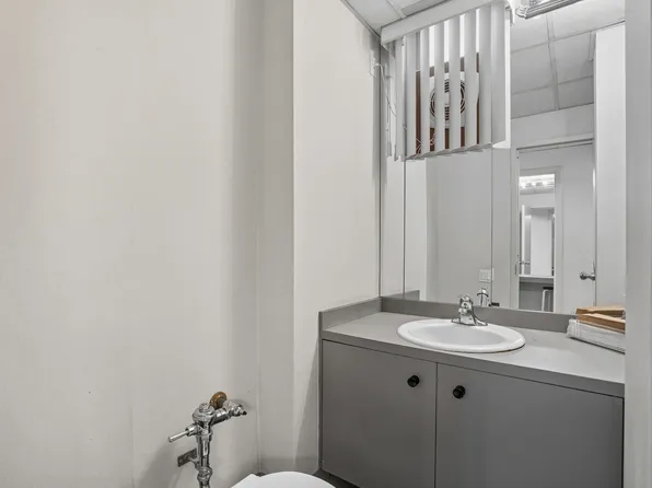 1010 5th Avenue image 10 of 23