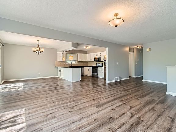 5th image of 2356 Teakwood Dr E
