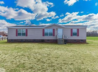 621 Country Club Rd, Mount Olive, NC 28365