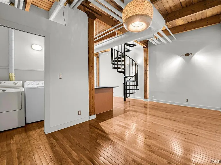 6533 E Jefferson Ave #431 — Photo 2