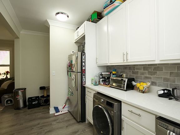 4th image of 3817.5 N Greenview Ave #E2