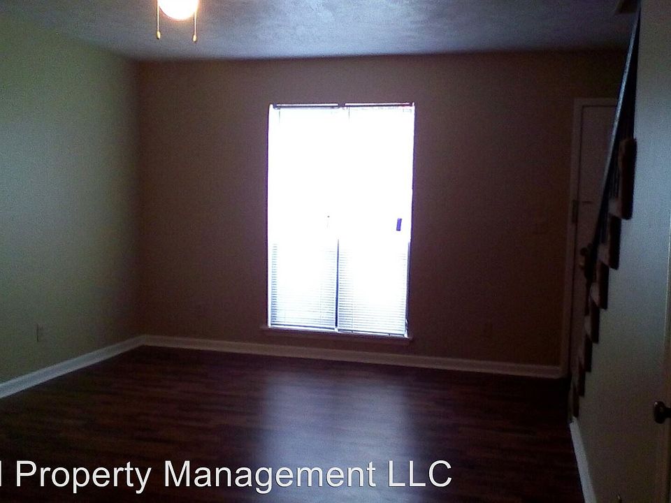 2nd image of 120 Park Cir #B