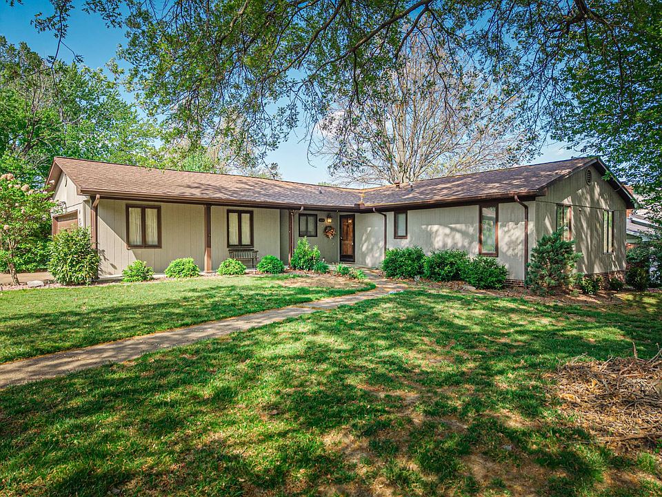 1st image of 1631 Terrace Dr