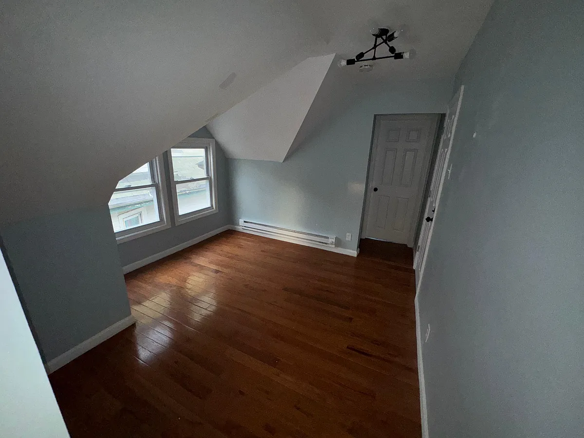 Building Photo - 921 S 17th St #3F