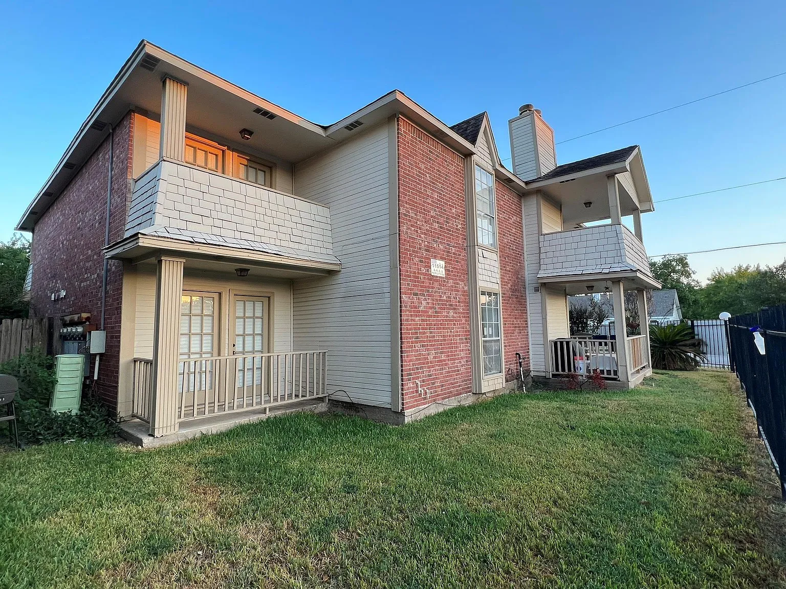 2 bed, 1.0 bath, 998 sqft, $1,150 — Photo 1