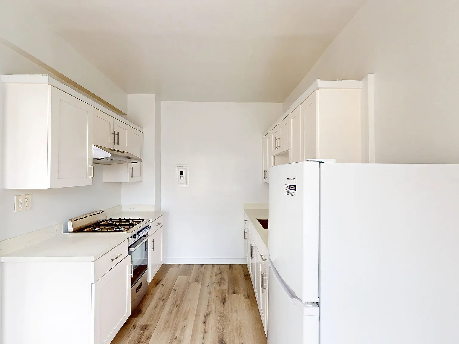 Charming Studio | Gas Kitchen | Shared Laundry | Pet Friendly — Photo 2