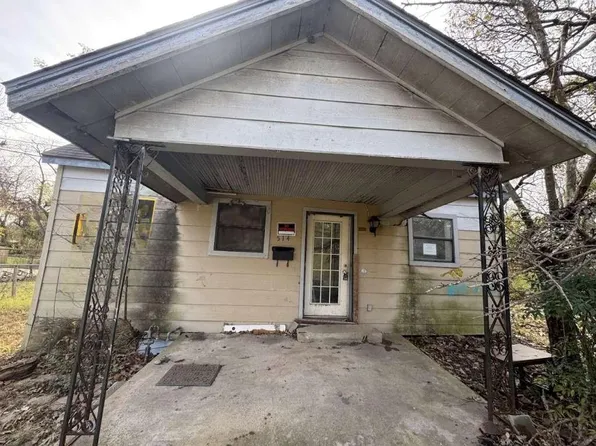 514 E 5th St, Bonham, TX 75418