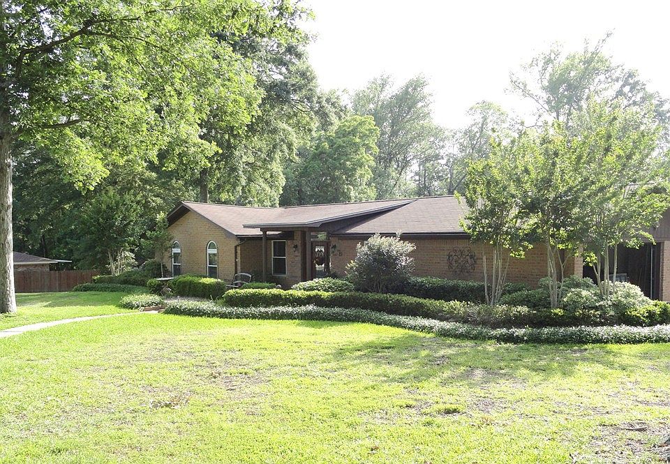 1st image of 442 Rosewood Dr