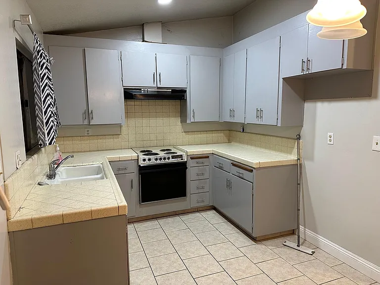 1728 S Tuxedo Ave #1728 — Photo 8