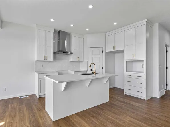 131 SE Corner Glen Grv NE, Calgary, AB T3N 2P5