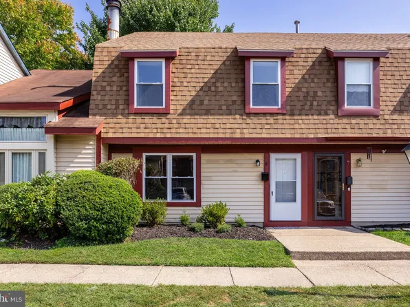 5 Dover Ct, Clementon, NJ 08021