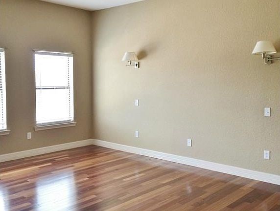 3rd image of 406 N Grand Ave Ste 207