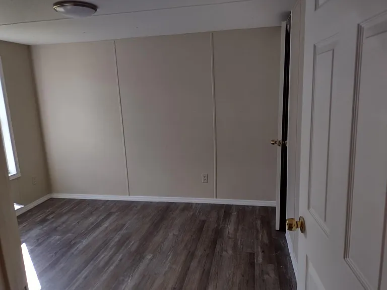 28 Riverside Dr — Photo 7
